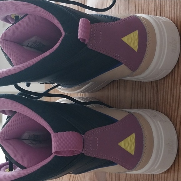 Girl's Nike Boots size 5. Colors lime green,magenta,navy blue, tan and white. - Picture 2 of 4